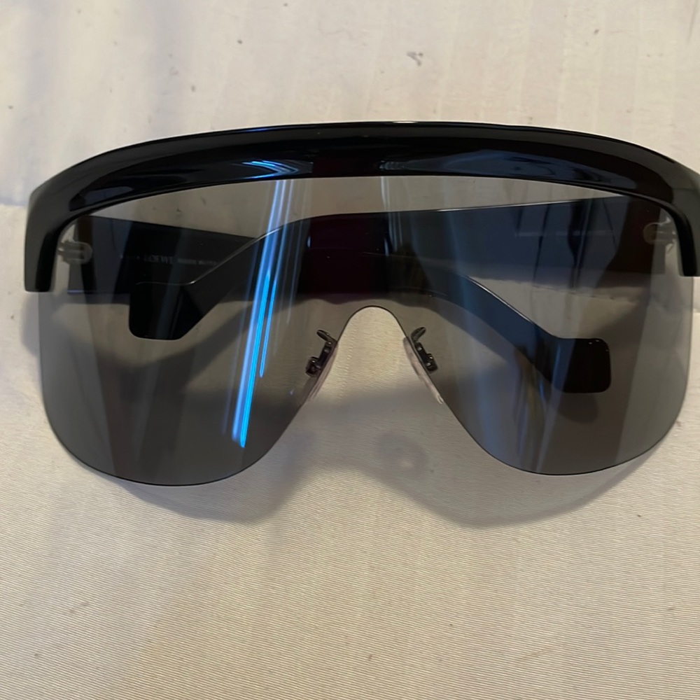 Brand NEW Loewe Show sunglasses
